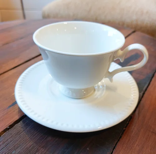 TAZA Y PLATO LUXE BLANCO 90 ML.
