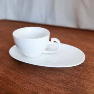 TAZA CON PLATO OVAL BLANCO SAKURA